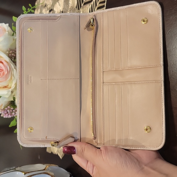 Authentic Prada quilted wallet - Picture 8 of 11